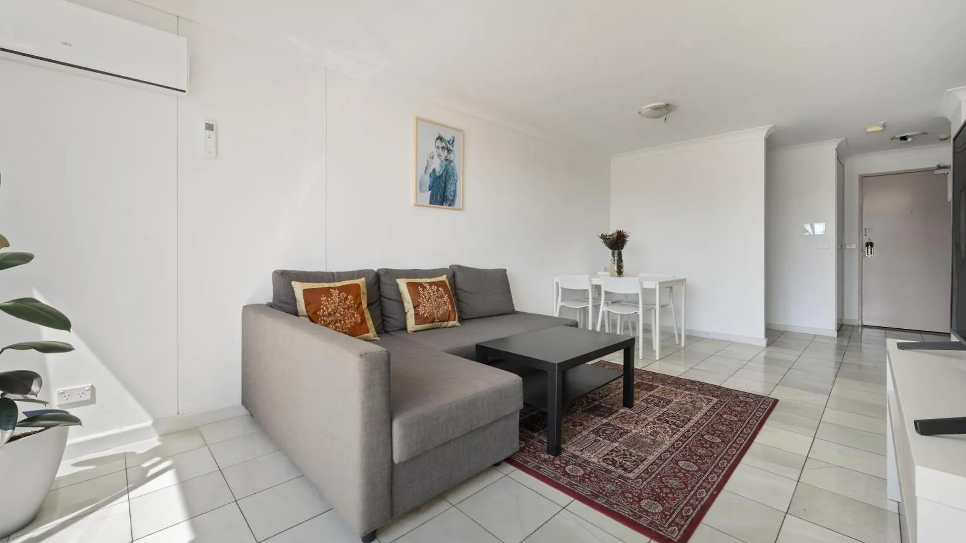 Dana-Private Room In A Shared Duplex Apartment -3 Canberra