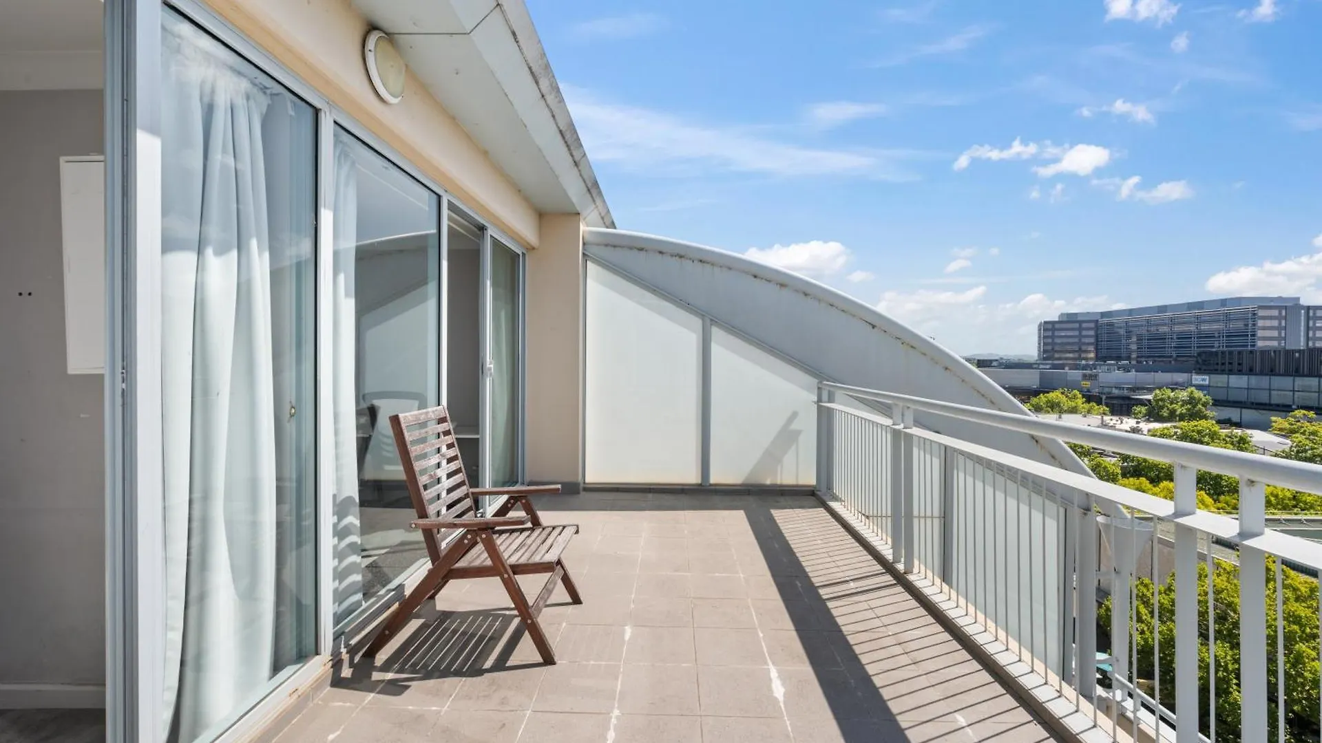Dana-Private Room In A Shared Duplex Apartment -3 Canberra Australia