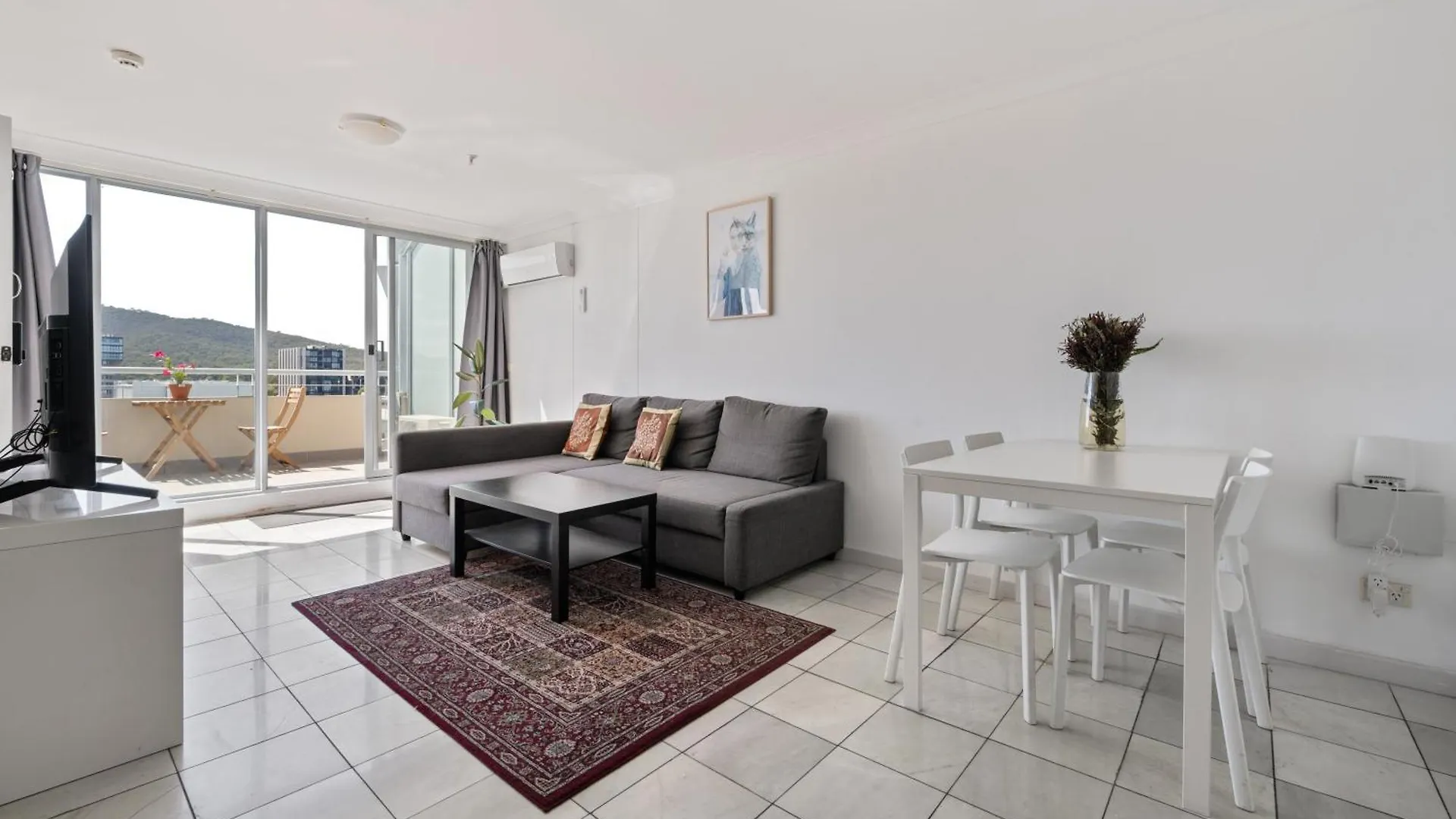 Dana-Private Room In A Shared Duplex Apartment -3 Canberra