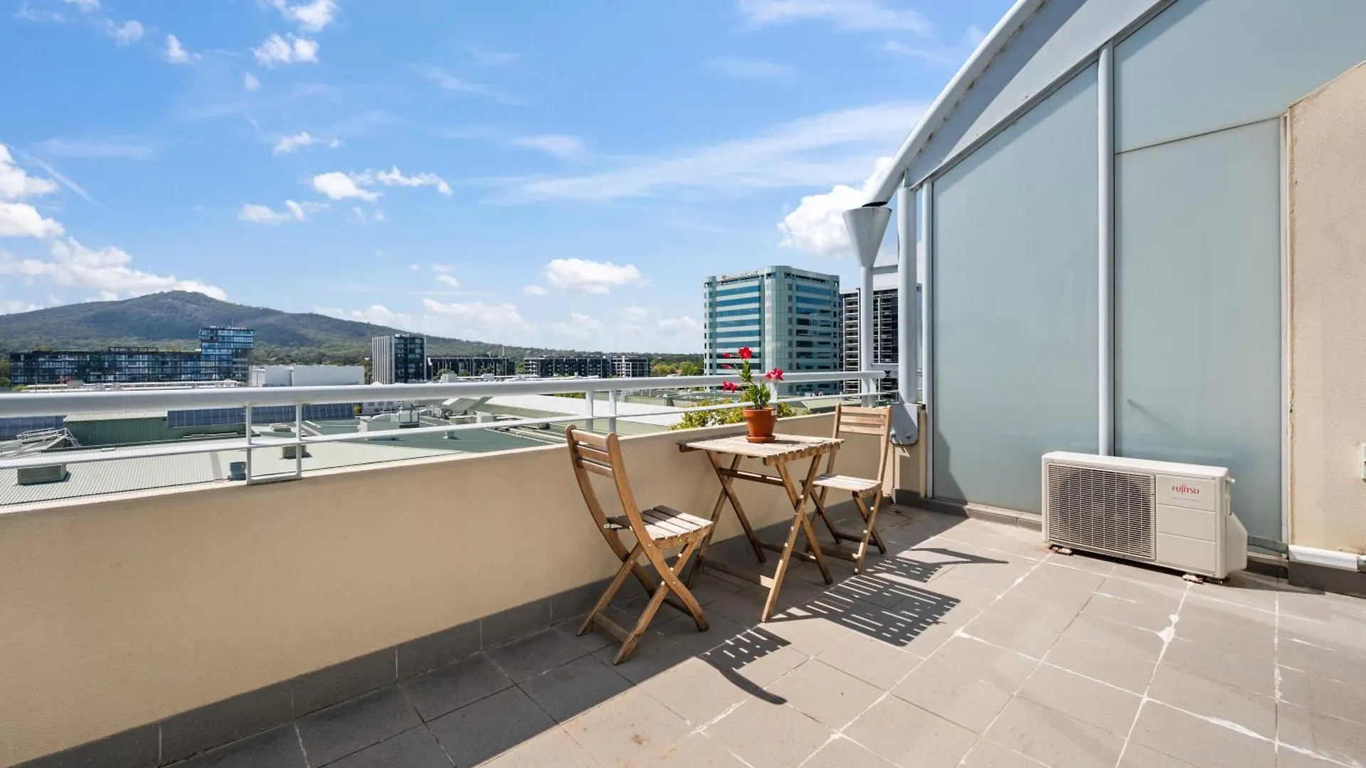 Dana-Private Room In A Shared Duplex Apartment -3 Canberra Australia