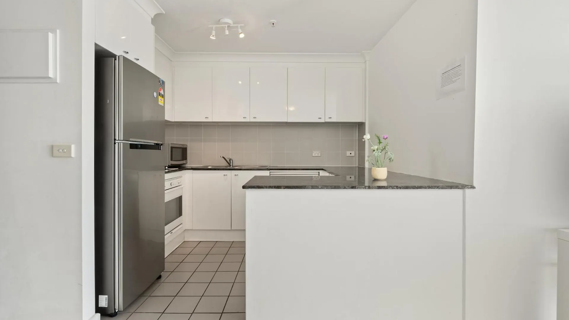 Dana-Private Room In A Shared Duplex Apartment -3 Canberra