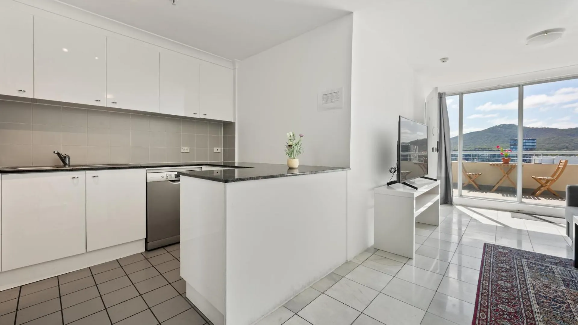 Dana-Private Room In A Shared Duplex Apartment -3 Canberra Australia